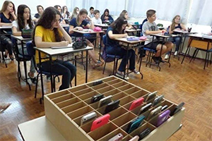 Министерство просвещения выпустило рекомендации по использованию мобильных телефонов в школе