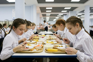 Нарушения организации и качества питания детей обнаружили в каждой второй школе