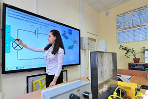 Эксперты: учителя в России пока не воспринимают цифровые технологии как помощника в работе