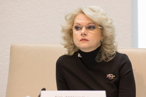 Вице-премьер Татьяна Голикова назвала недопустимой ситуацию с низкими окладами учителей
